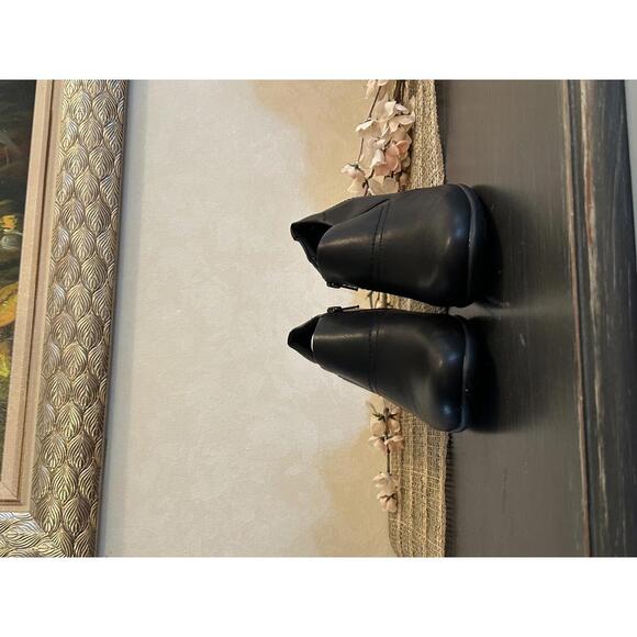 Easy Spirit Black Leather Women's Heeled Boots - Picture 1 of 4